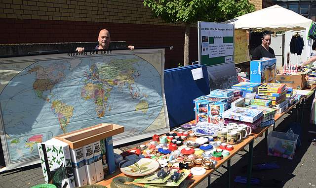 Garagenflohmarkt Uedorf 2022: Verbundschule war dabei