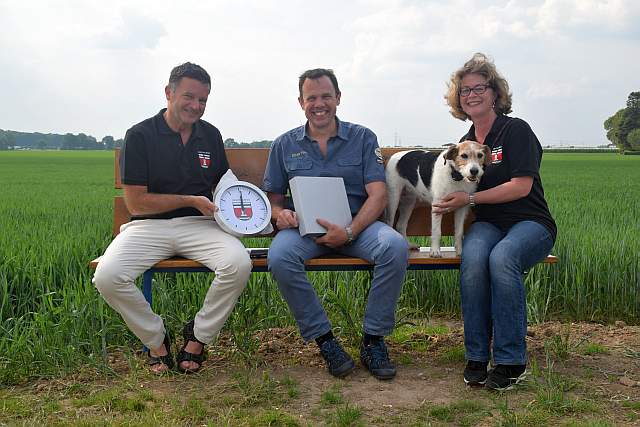 Ruhebank im Uedorfer Feld eingeweiht