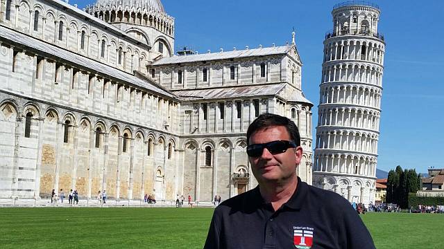 Uedorf-Polohemd erobert die Welt (6): Schiefer Turm von Pisa